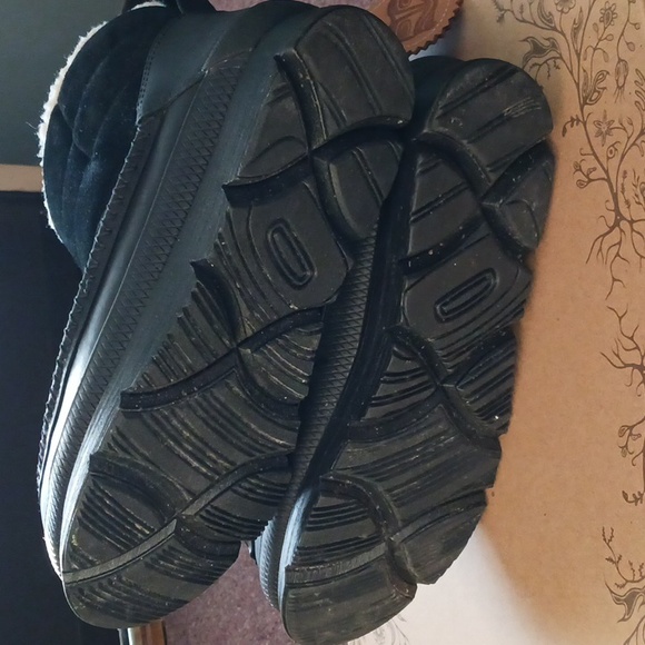 Manitobah Puffer Boot - Picture 5 of 8